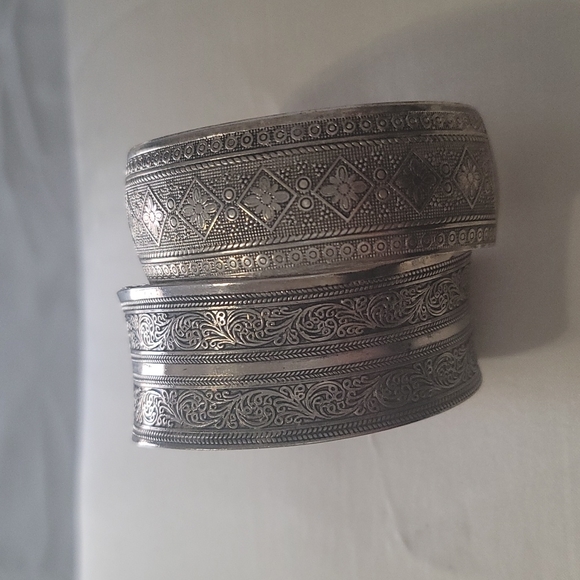 Bangle bracelets - Picture 2 of 3